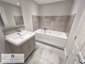 Ensuite Shower/Bath/WC- click for photo gallery